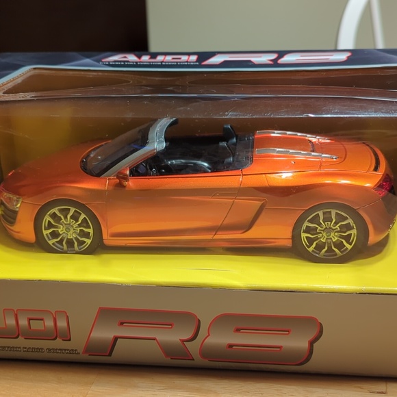 Remote Control Audi R8. NWT - Picture 6 of 8